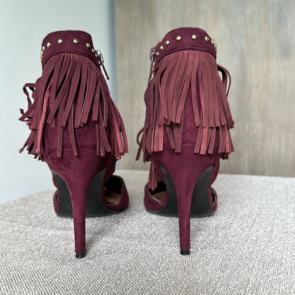 Nine West Burgandy Fringe Bootie. Size 8. - Picture 2 of 5